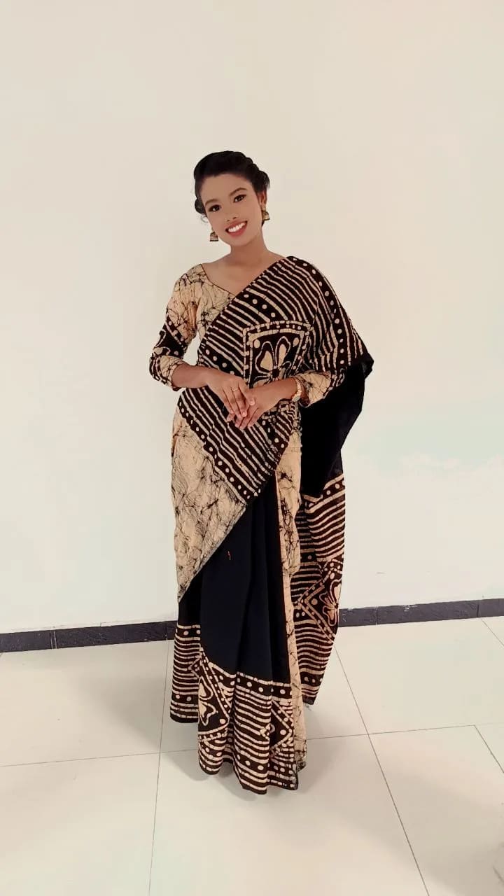 bathik handmade batik saree in Beige and black, Sri Lanka