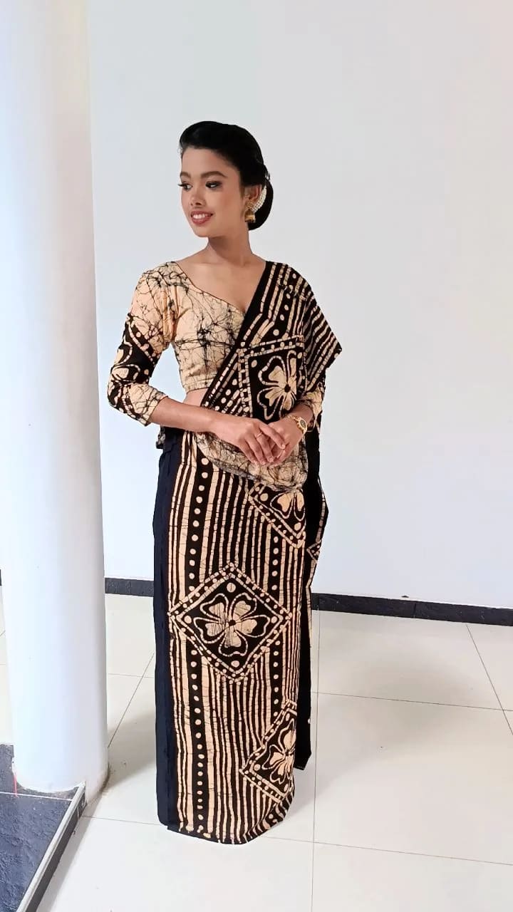 bathik handmade batik saree in Beige and black, Sri Lanka